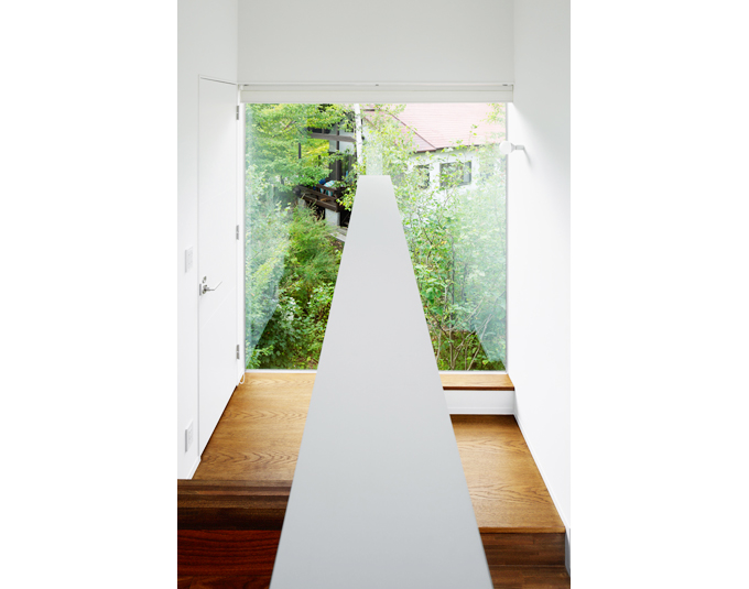 大きなガラスの階段室