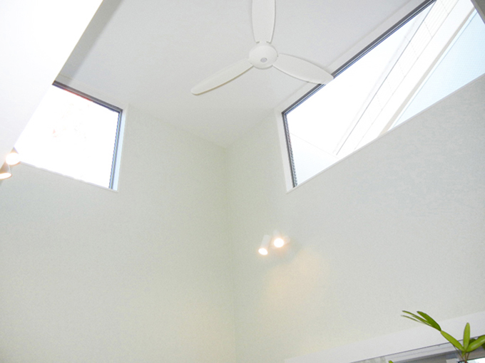 リビング吹き抜けハイサイドライト