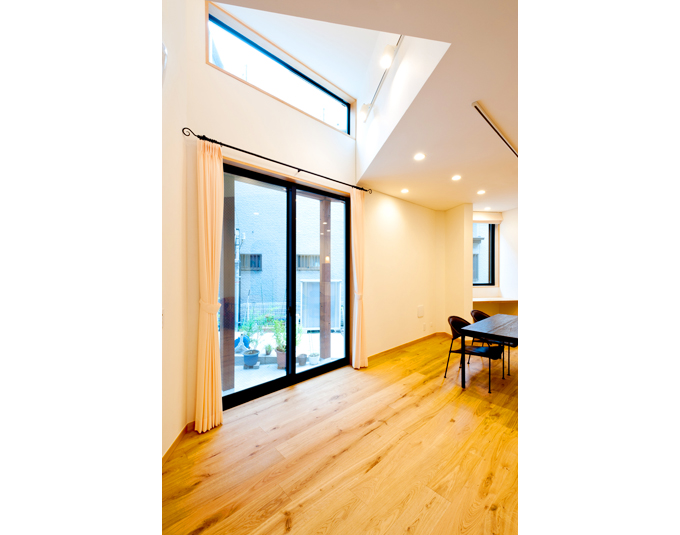 吹抜のような空間しつらえ