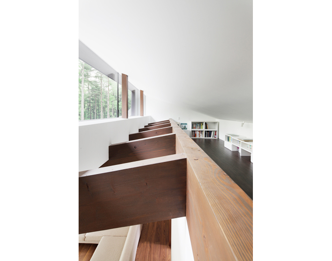 屋根の傾斜によってできる空間を室内に－ロフト