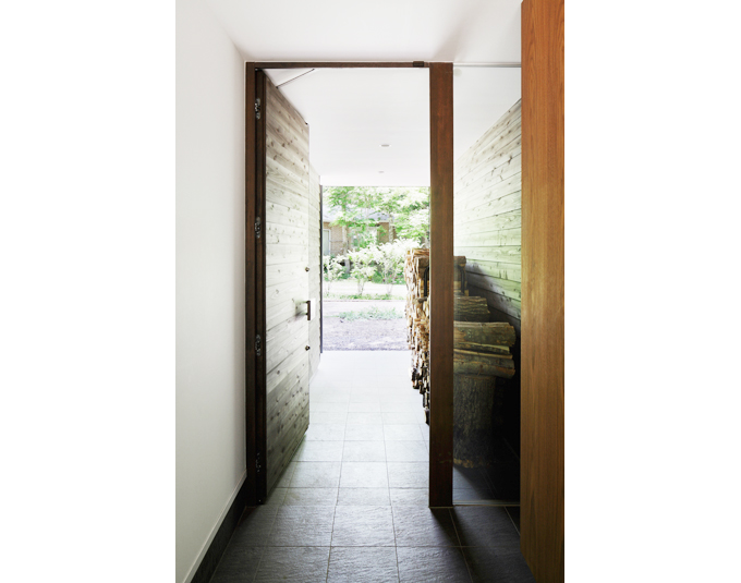 雨の多い日本の玄関は－