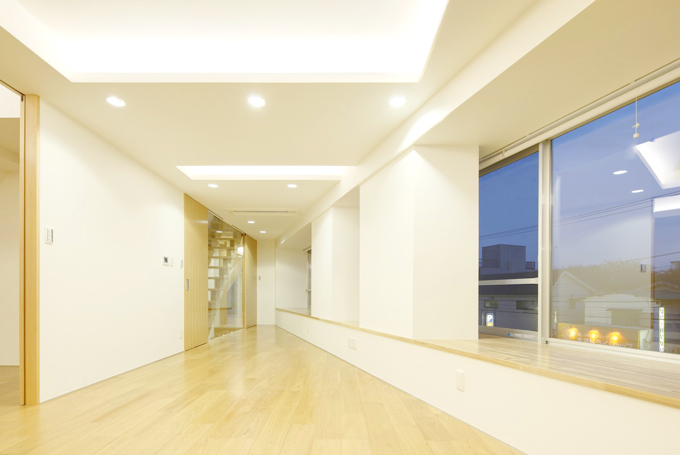 間接照明によって浮かび上がる空間