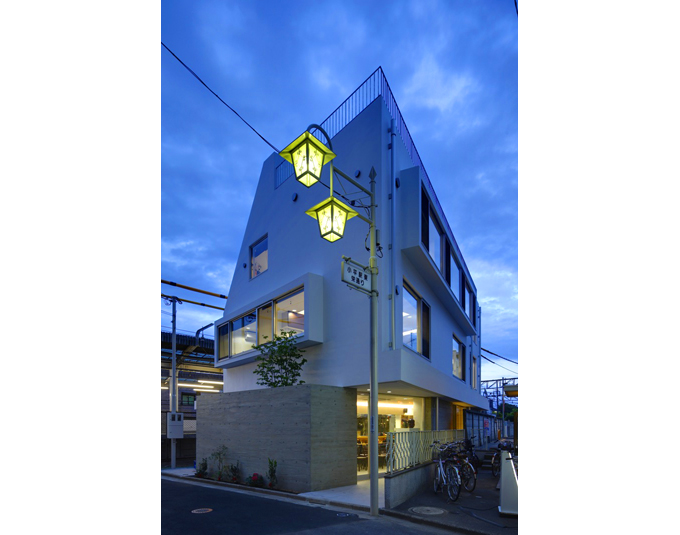 二通りの仕上げ方をした、コンクリート打放しの外壁