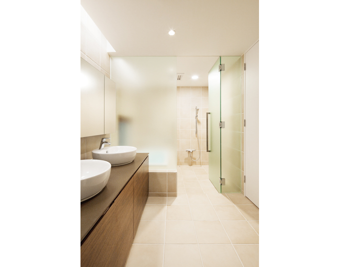 ナチュラル＆ラグジュアリーなバスルーム