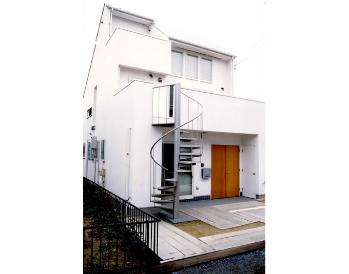 海に近い住宅の庭はアウトドアー活動のために