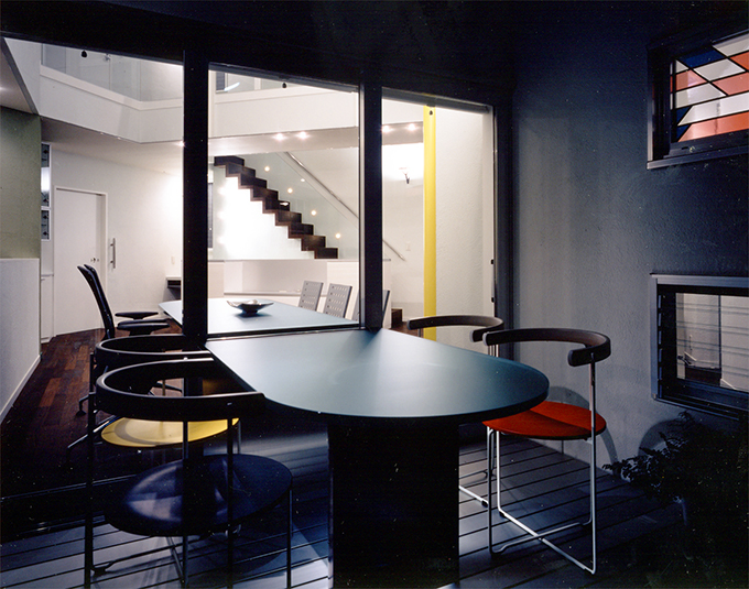 室内外につながるジャイアントテーブル