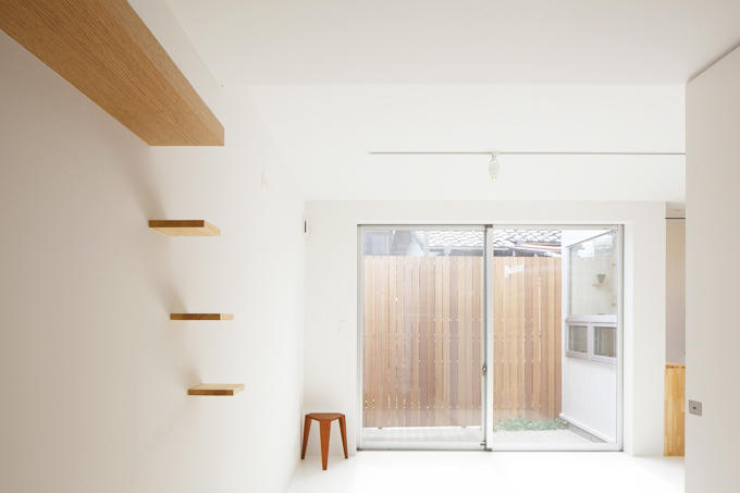 中庭に面した収納棚付の賃貸B-room