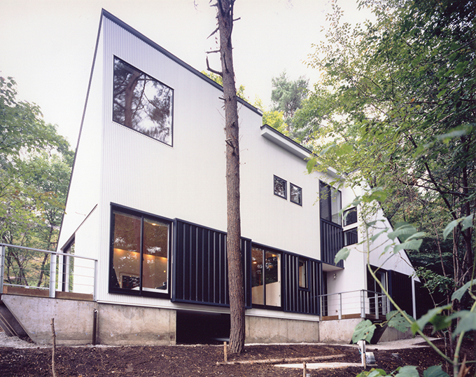 穏やかに太陽熱を取り込むソーラーウォール