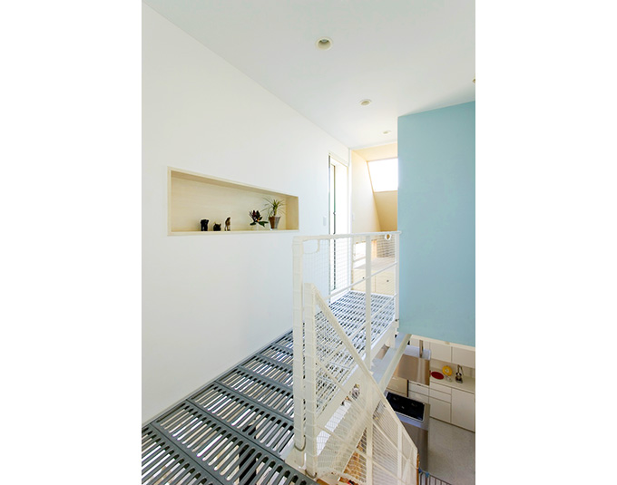 淡いブルーのクロスがアクセントに