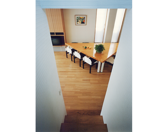 二等辺三角形の多目的ジャイアントテーブル