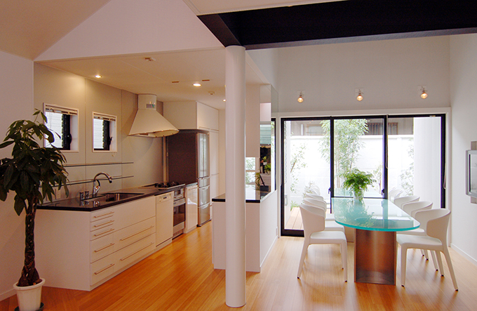 キッチンからのお料理教室の作品が並びます