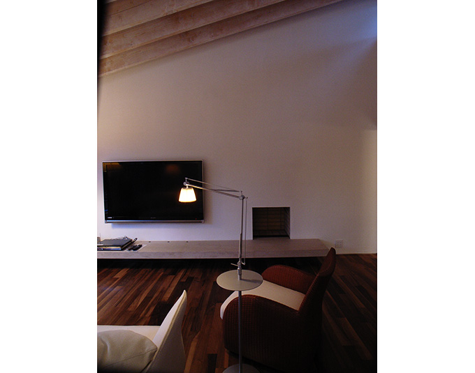 モダンな家具の似合うリビング