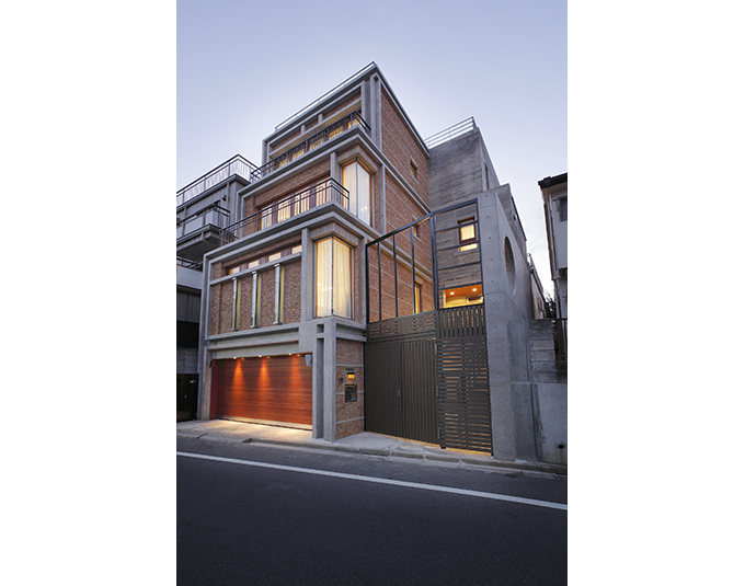 夕方には温かい光がこぼれる