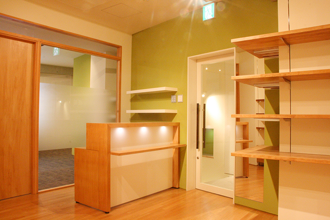 ヨガスタジオ 受付カウンター