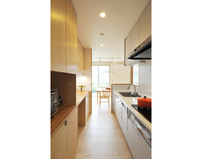 ワークスペースを設置したキッチン