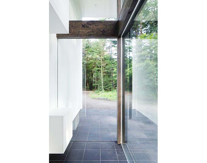 視野が広がるL字方向の窓