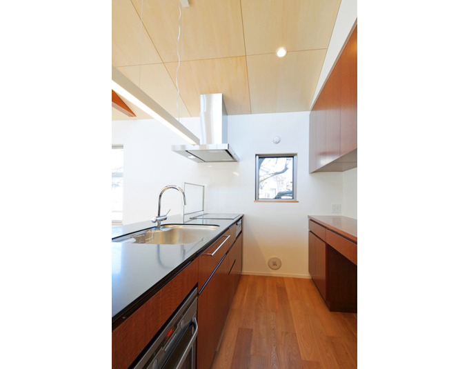 ブラウンでまとめたキッチンスペース