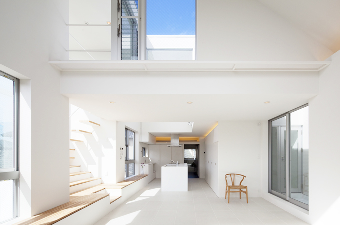 家族の雰囲気を感じながらくつろぐオープンなリビングダイニング