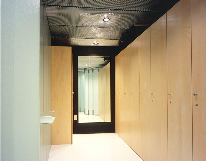 全身鏡が嬉しいロッカールーム