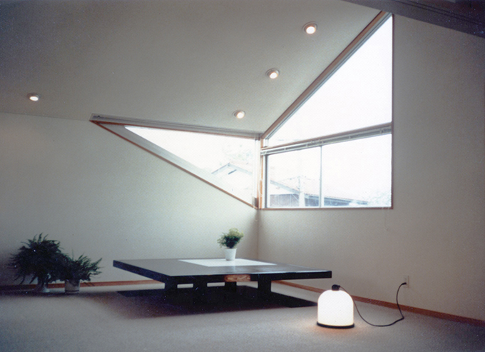 畳2帖大のローテーブル、視点を低く住まう