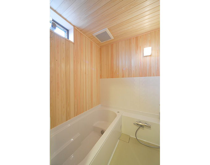 檜の香りが良い！ハーフユニット浴槽でコストダウン