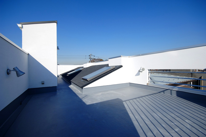 プライバシーを考慮した解放感のあるテラス