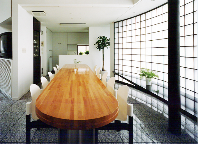 三日月のベンチシートも観客席に