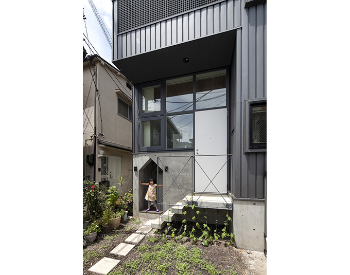 決め手は、多層化！7層の狭小住宅