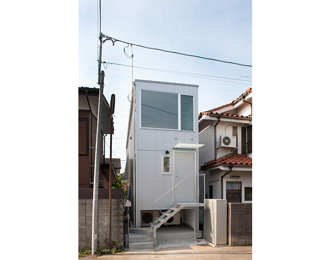 スタイリッシュでシンプルな外観の家