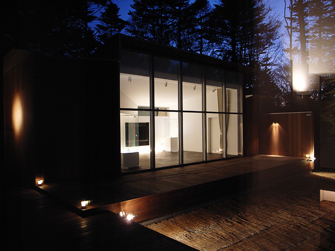 ライトアップされたギャラリー