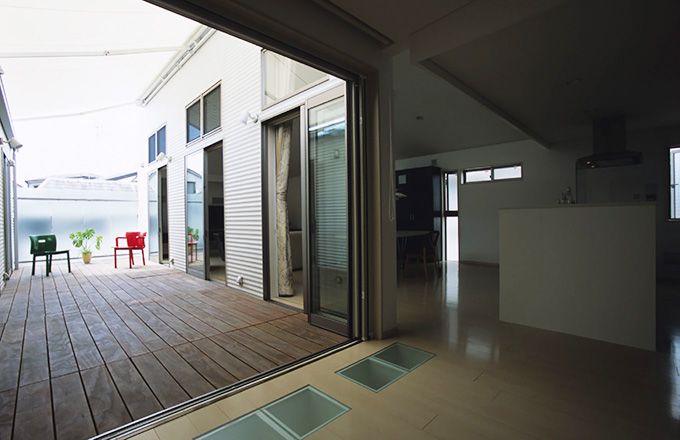 可動式屋根のある2Fデッキ