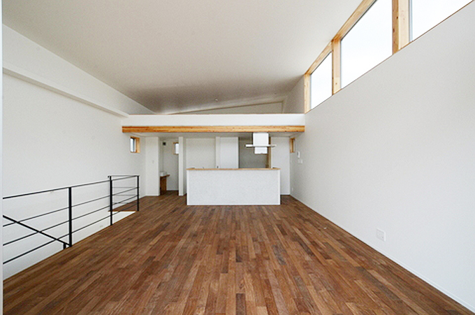 無垢フローリングのリビングダイニング