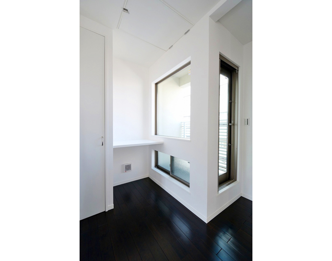 凹凸を活かした書斎スペース