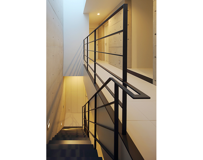 階段（２～３階）