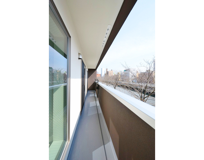 横幅を確保したバルコニー