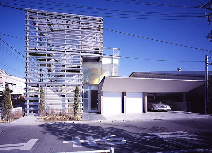 角度を変えると広々駐車スペースが