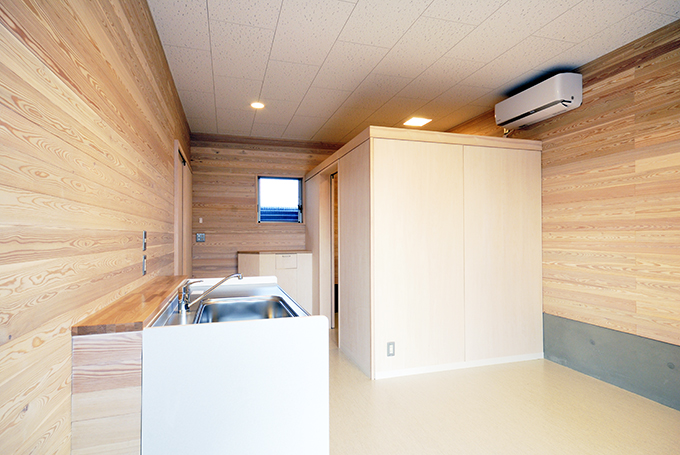 木材でまとめた水廻りスペース