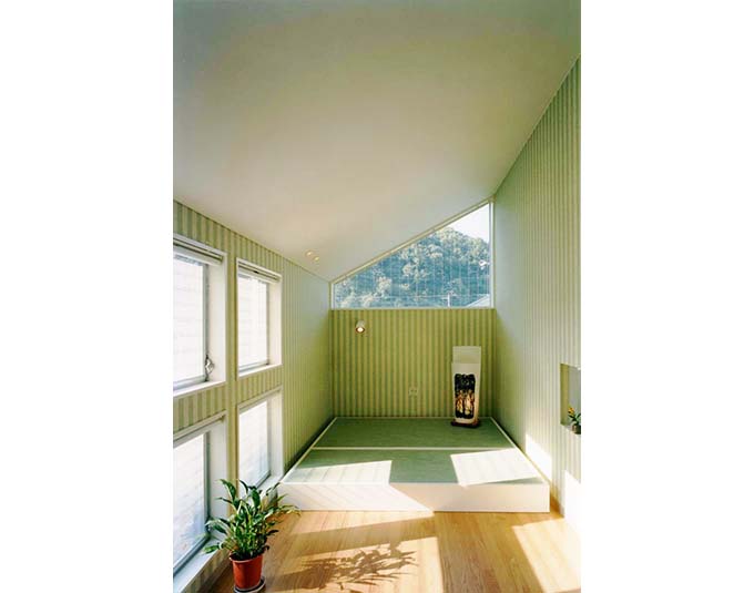 将来の子供室用のスペースが当面寝室に