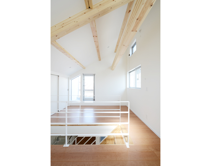 SE構法の梁がアクセントになっている3階の寝室
