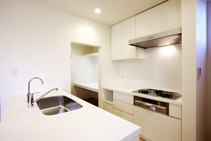 シンクとガス台の高さが異なるキッチン仕様