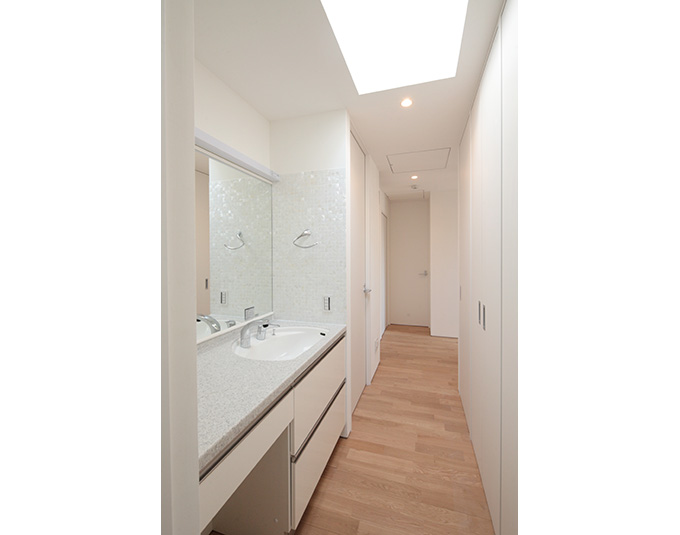 トップライトのある洗面