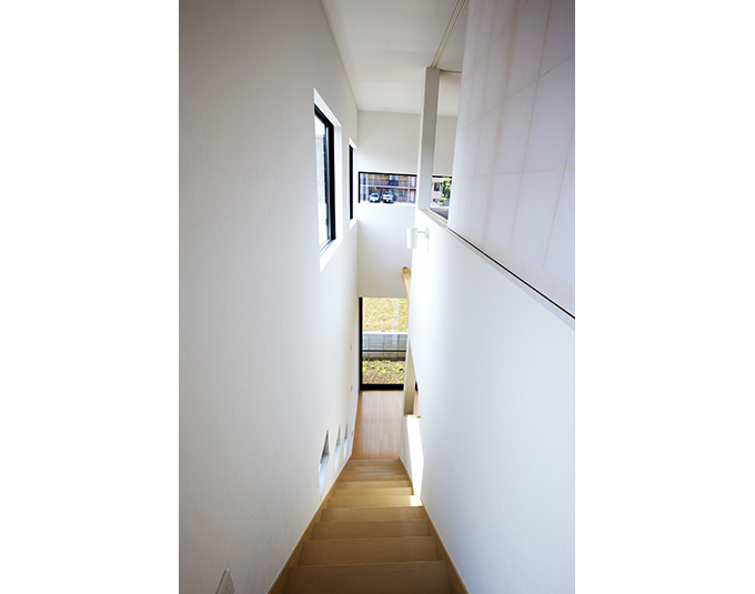 階段の視線の先に設ける開口部