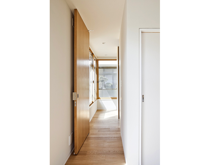 収納部屋へと続く扉