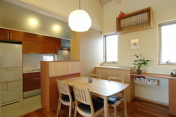 小さな収納がいっぱいのダイニングキッチン