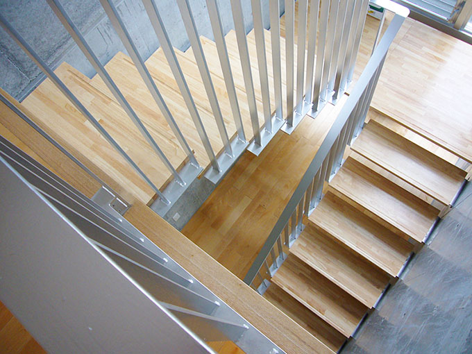 光が遮らないオープン型階段