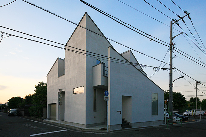 コーナーからみた外観