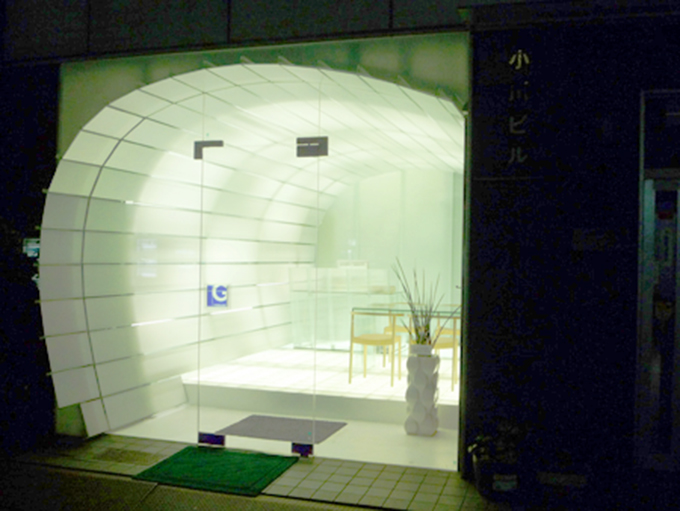 光を楽しむ不思議な外観