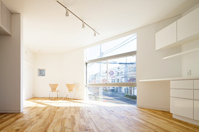 H邸　角地を活かし効果的に開口部を設けたLDK