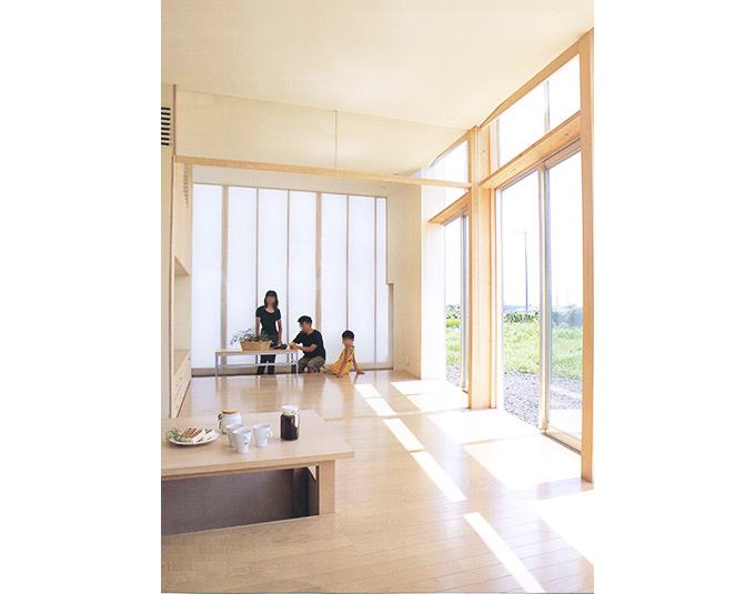 掘りごたつ式テーブルで一家団欒