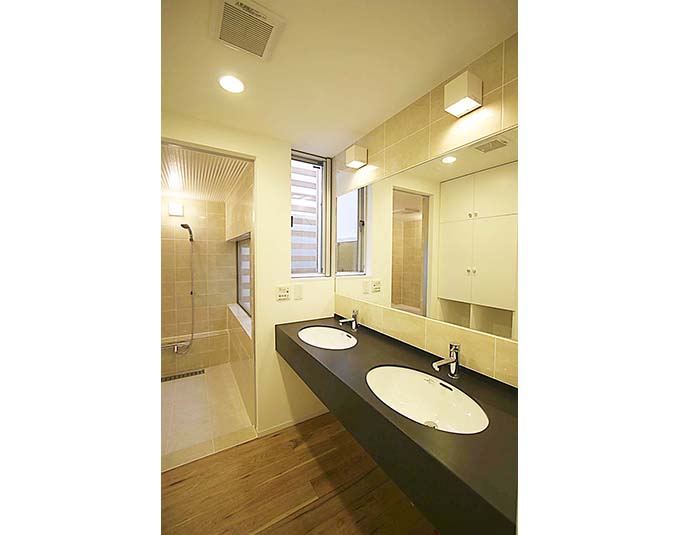 広々使える2つの洗面台